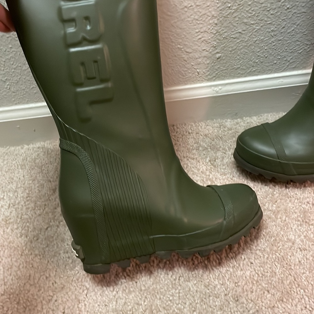 SOREL Women's Olive Green Waterproof Rain Boots - Picture 9 of 11
